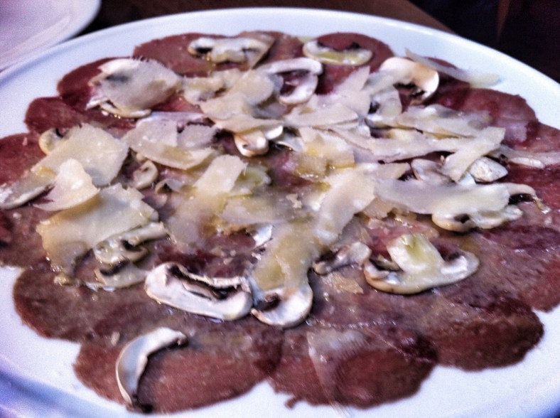 Carpaccio de ternera y champiñones