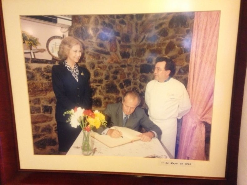 En estas mesas se han sentado todo tipo de comensales