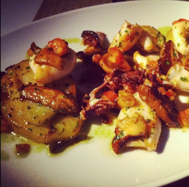 Chipirones con tomate concassé