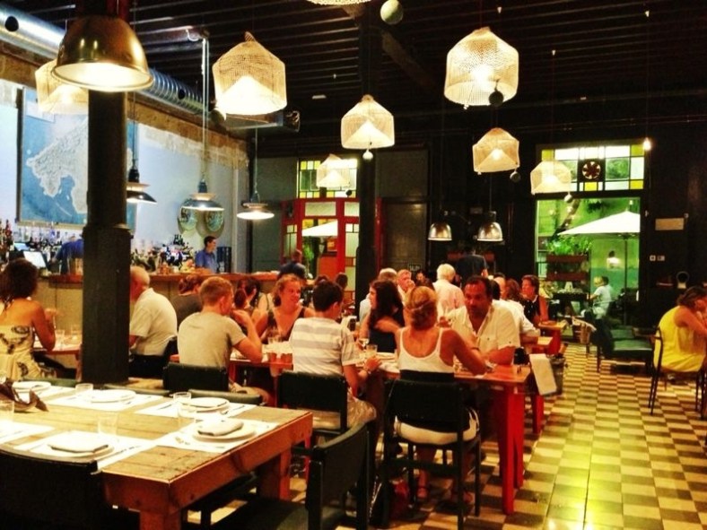 Ambiente marinero en Patrón Lunares