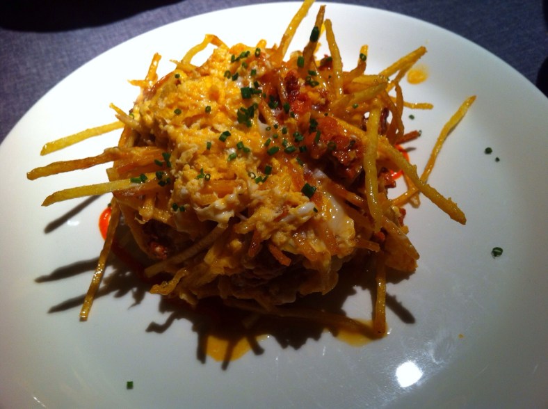 Huevos rotos con chorizo