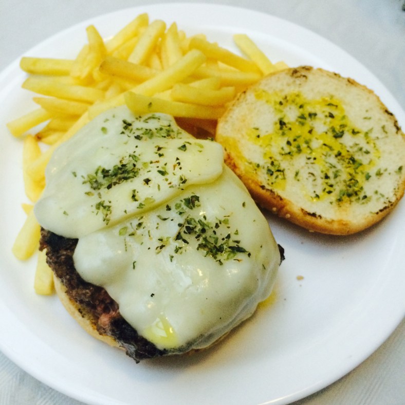 Hamburguesa brooklyn: mozzarella, orégano y aceite de oliva