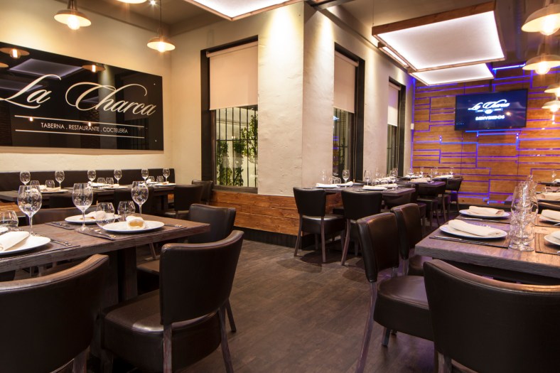 La sala con su patio interior