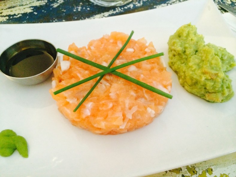 Tartar de salmón y guacamole