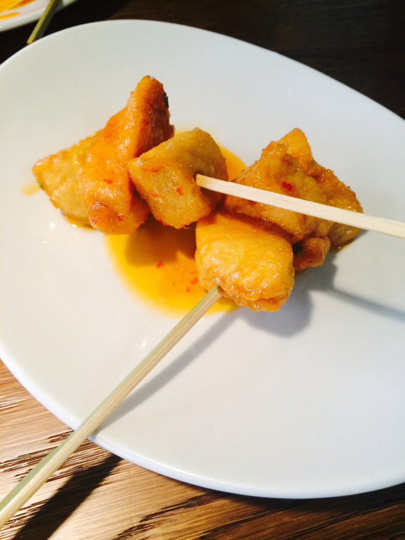 Pollo frito crujiente con salsa agridulce cañí