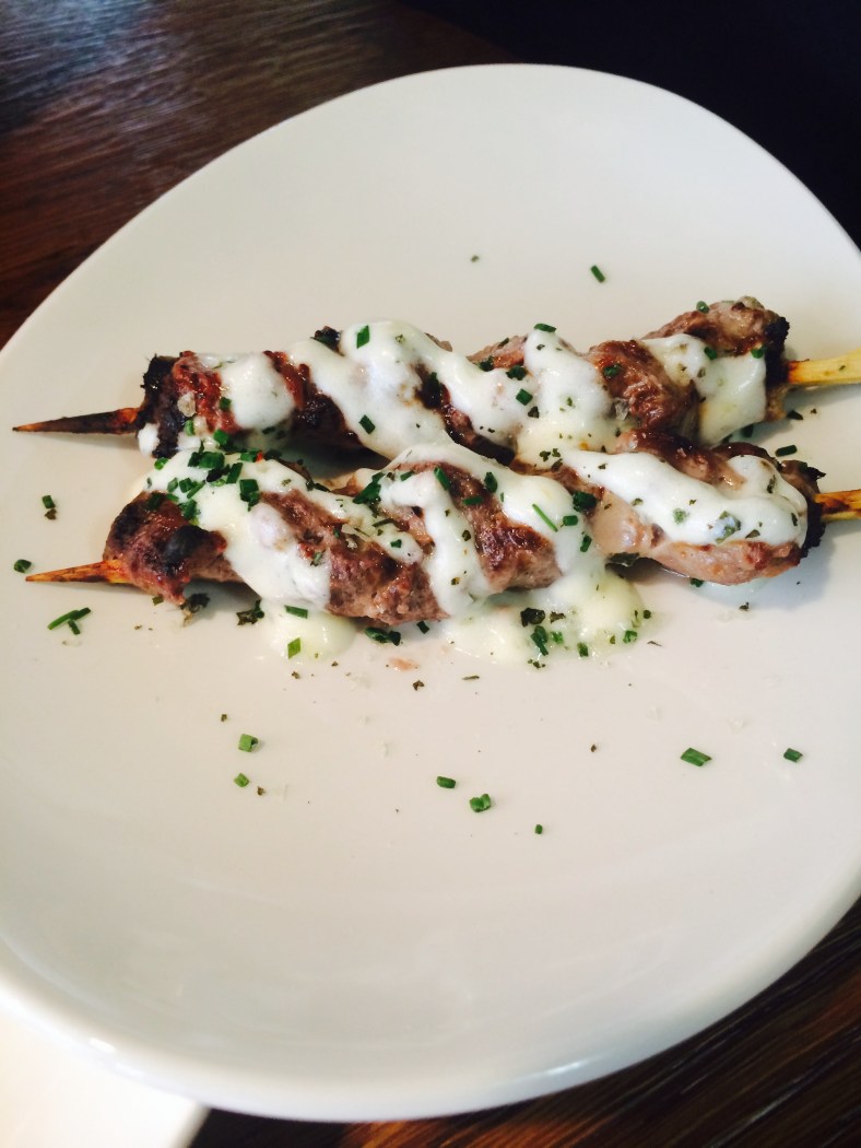 Cordero marinado en yogur y hierbas