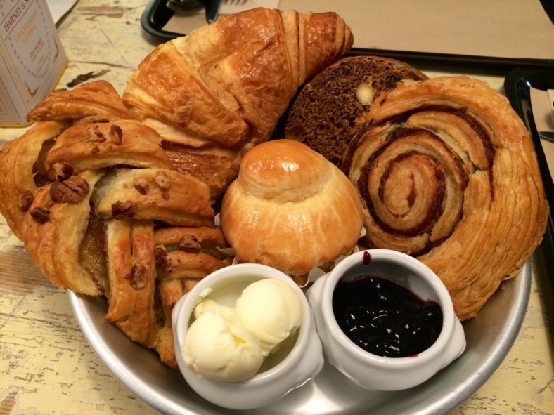 Cesta de bollería para dos en Panela and co.