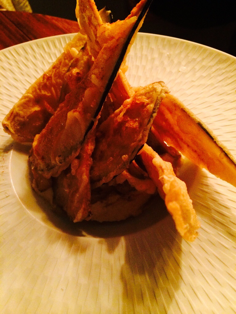 Berenjenas, miel y hummus