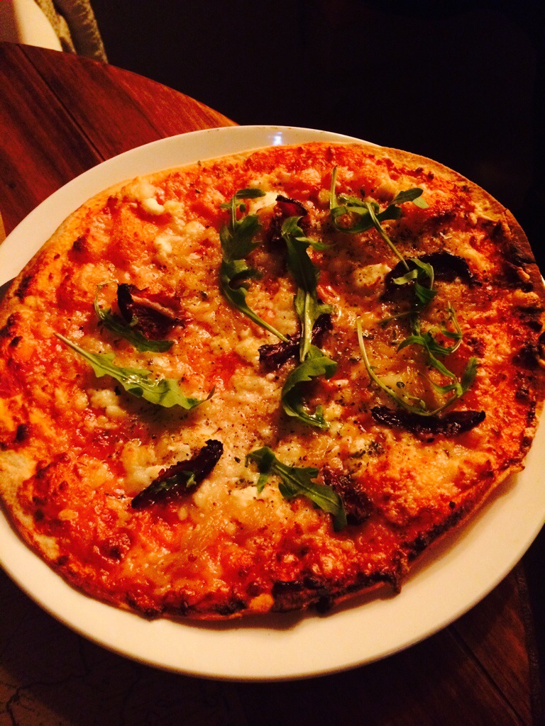 Pizza de queso de cabra