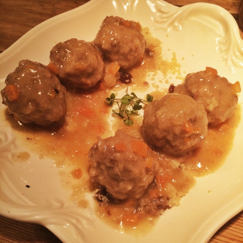 Albondiguillas en pepitoria con cous cous