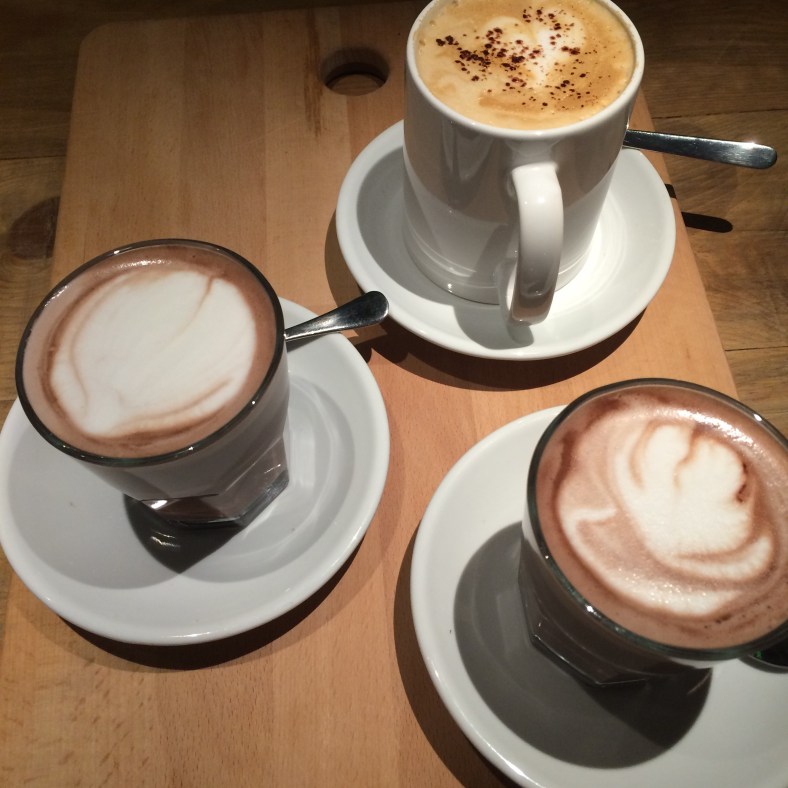 En Monkee Koffee preparan un café y chocolate caliente digno de mención