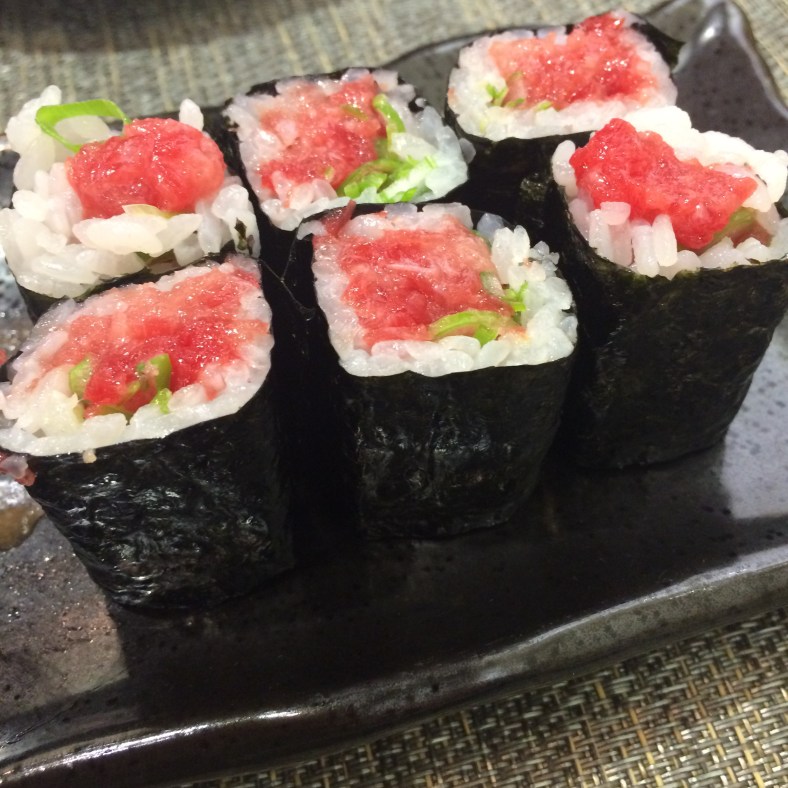 Maki de tartar de toro con cebollino