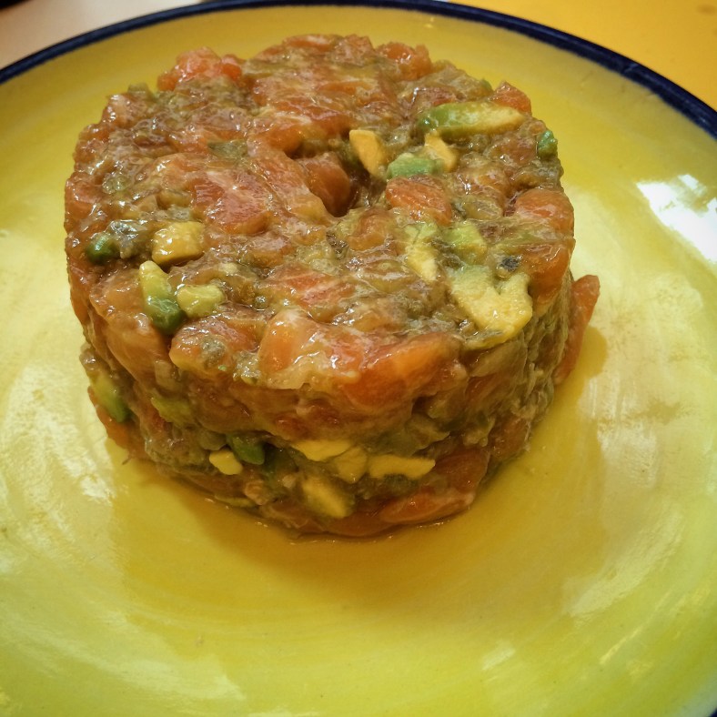 Tartar de salmón con guacamole