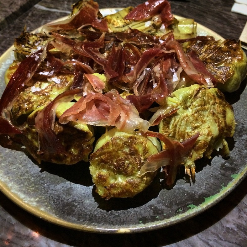 Alcachofas a la plancha con virutas de jamón