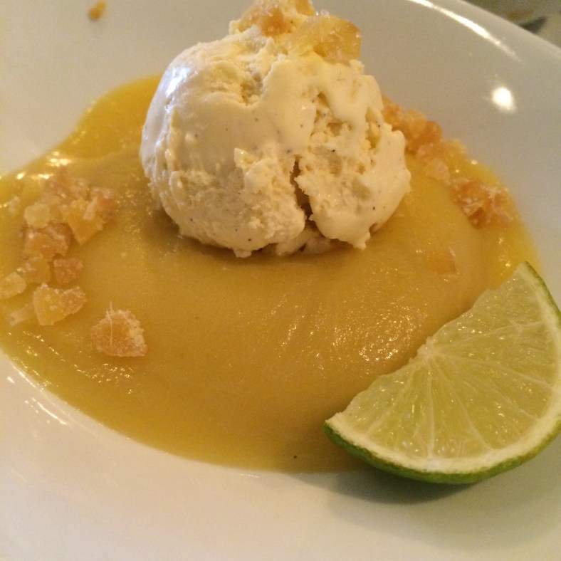 Tarta de lima con jengibre deshidratado y helado de vainilla