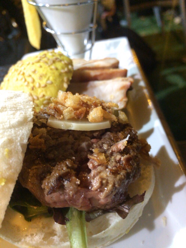 Minihamburguesa de buey con pan de mollete