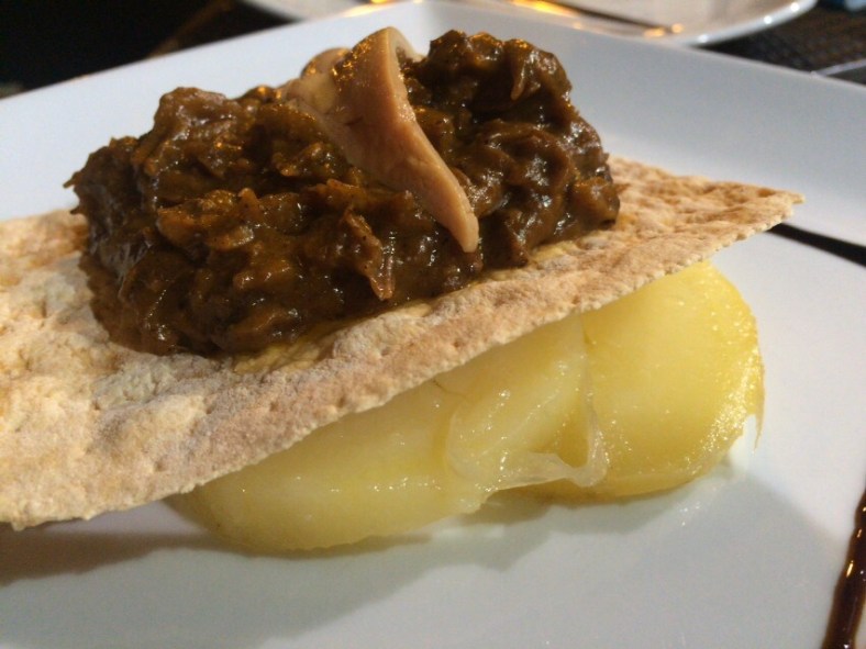 Migas de rabo al oporto con foie