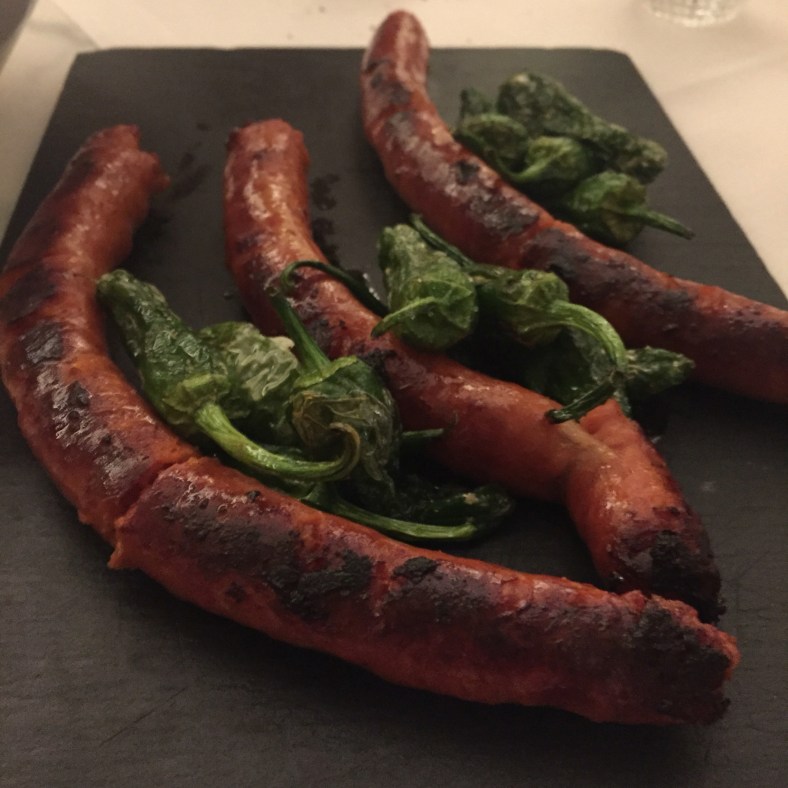 Chistorra de Lasarte con pimientos de padrón