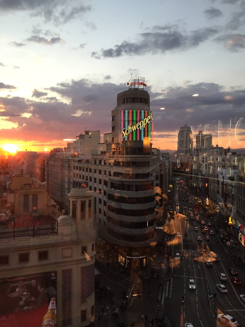 Merece la pena visitar el Gourmet Experience de Callao por las vistas que hay a la Gran Via