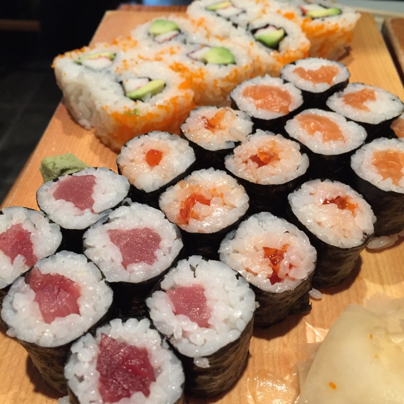 Makis de atún, california maki y dragon ball maki