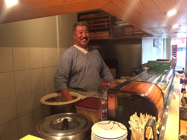 Ver a este sushiman en acción, es una de las cosas que debéis ver si venís a Luxemburgo