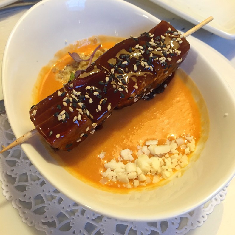 Atún macerado con salmorejo de mango