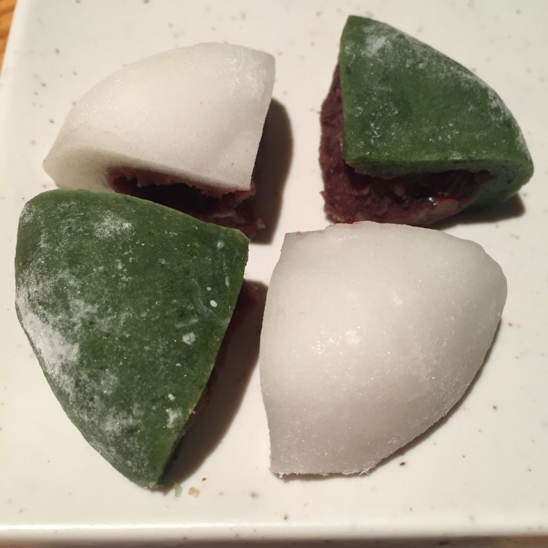 Mochi con helado de haba