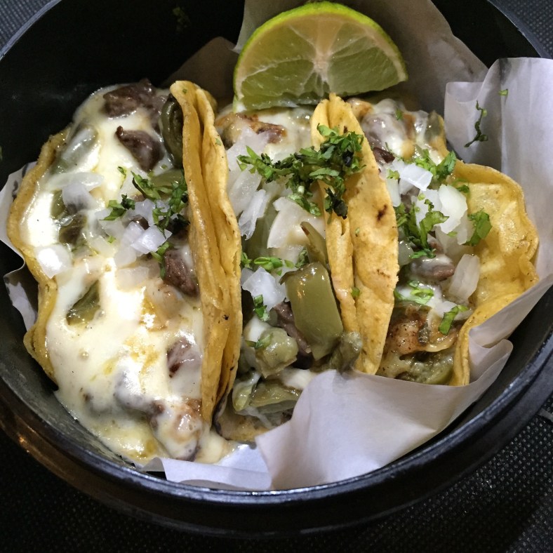 Tacos de nopales a la plancha con queso