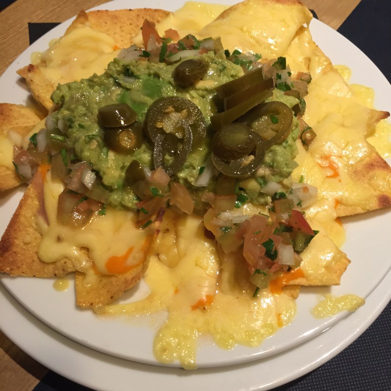 Nachos con guacamole