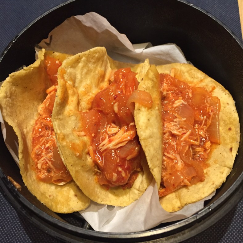 Tacos de tinga de pollo