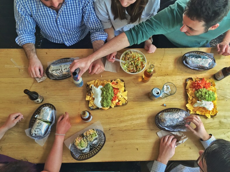 Un sitio ideal para ir con amigos después de una noche de fiesta