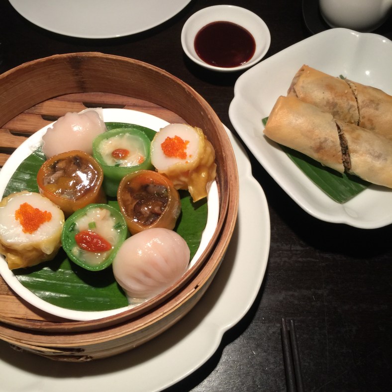 Dim sum variados y rollitos de pato